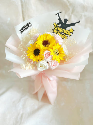 (番梘花) 夢想中的畢業禮-畢業花束系列—太陽花 玫瑰花 乾燥花束