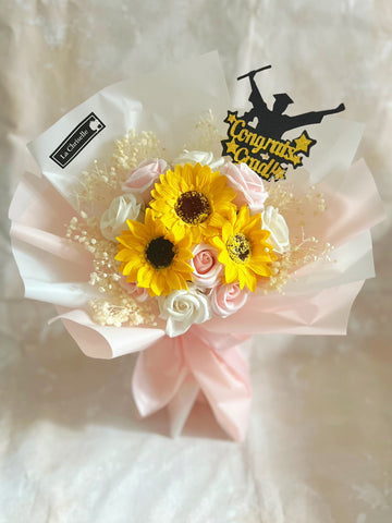 (番梘花) 夢想中的畢業禮-畢業花束系列—太陽花 玫瑰花 乾燥花束