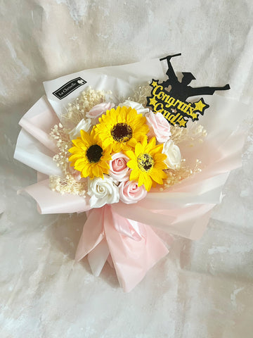 (番梘花) 夢想中的畢業禮-畢業花束系列—太陽花 玫瑰花 乾燥花束