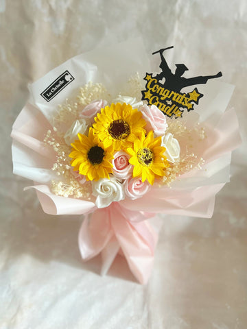 (番梘花) 夢想中的畢業禮-畢業花束系列—太陽花 玫瑰花 乾燥花束