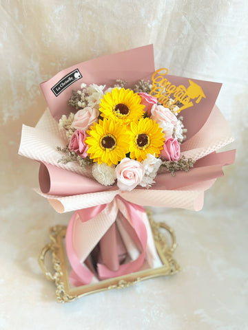 (番梘花)畢業花束系列—陽光下的畢業典禮 太陽花 玫瑰花 乾燥花束