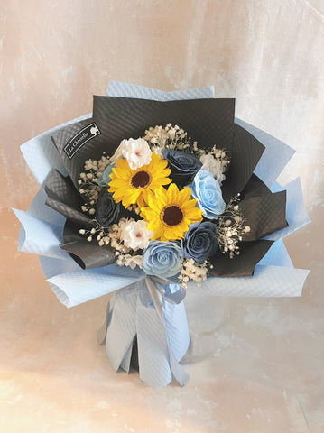 （番梘花）藍漾畢業頌-畢業花束系列—太陽花 玫瑰花 乾燥花束