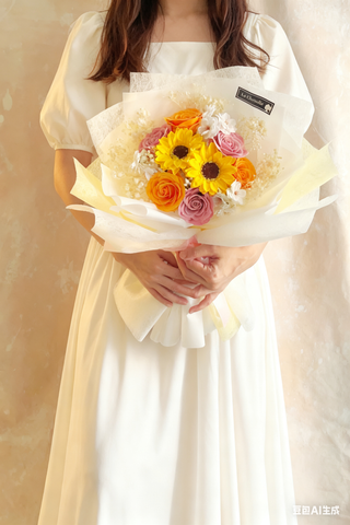 （番梘花）畢業啓航-畢業花束系列—太陽花 玫瑰花 乾燥花束