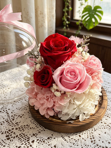 (有現貨）熱戀中之水晶球 保鮮花 永生花 玻璃罩 花瓶 擺設  Passionate Lovers Crystal Ball Preserved Flowers